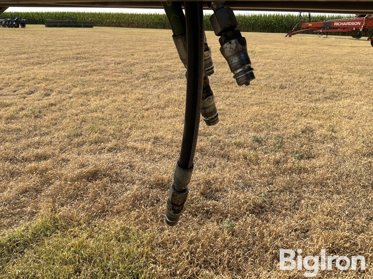 2017-sunflower-3372-7x6-sweep-plow-image-10