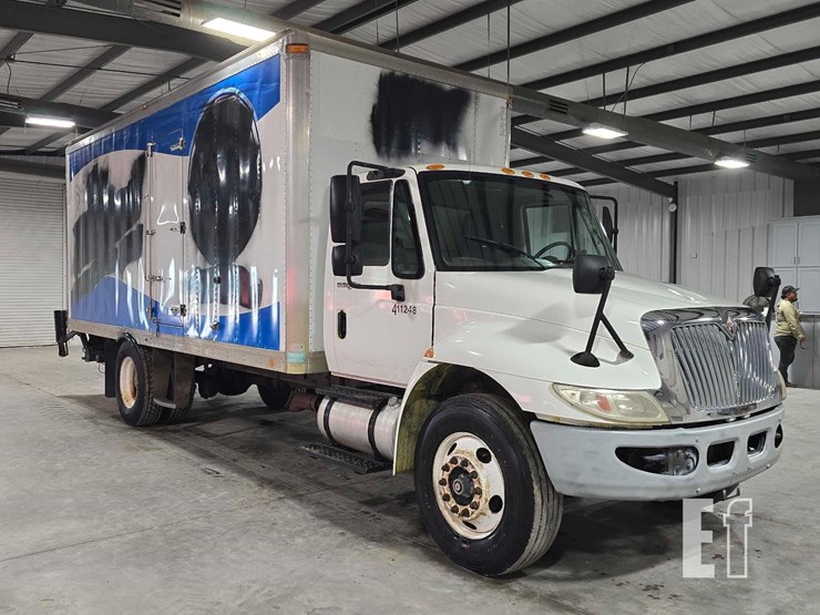 2011-international-durastar-4300-image-2