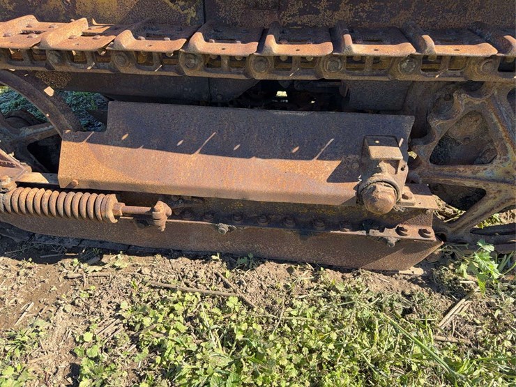 caterpillar-ten-image-36