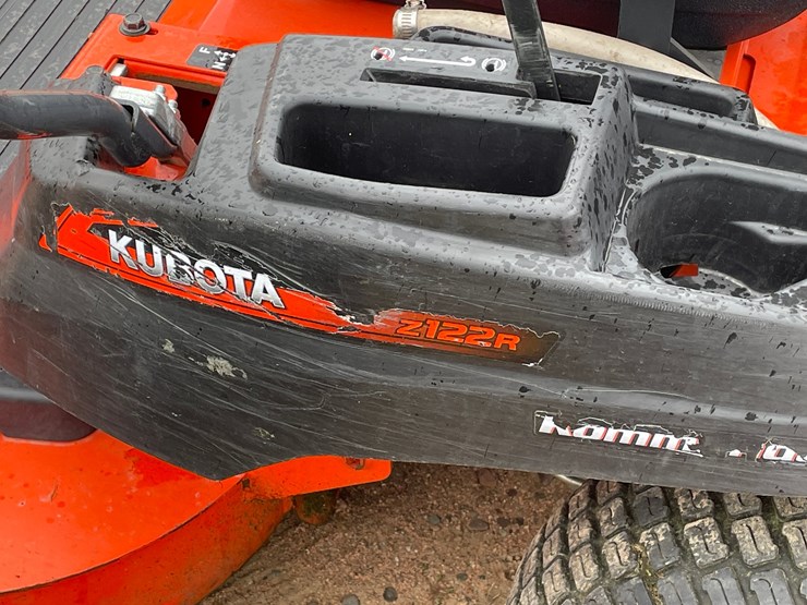 #1009-•-2017-kubota-z122r-zero-turn-lawn-mower-image-25