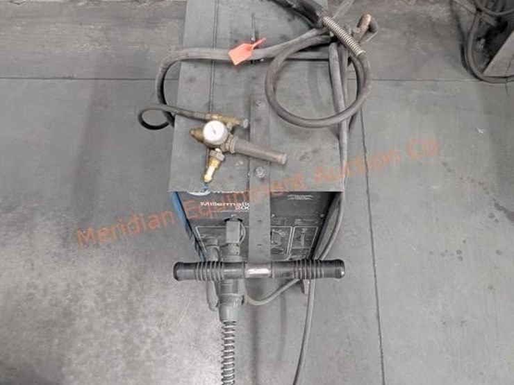 miller-millermatic-200-welder-image-16