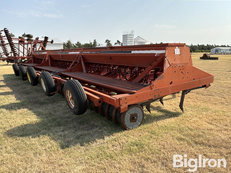 1994-international-7100-hoe-drills-w/transport-image-5
