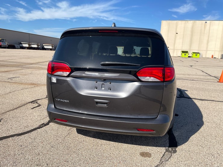 #1521-•-2021-chrysler-voyager-mini-van-(has-wi-title)-image-6