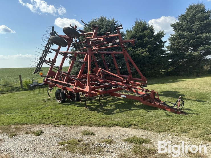 case-ih-4800-vibra-shank-field-cultivator-image-3