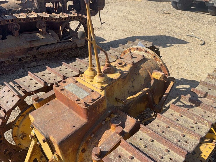 caterpillar-fifteen-image-11