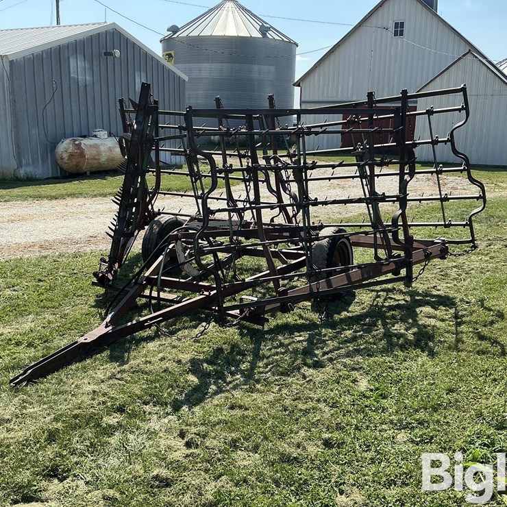 Noble 800 Series Cart w/ 4 Section Harrow