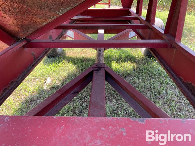 lundell-1290-gravity-wagon-image-12