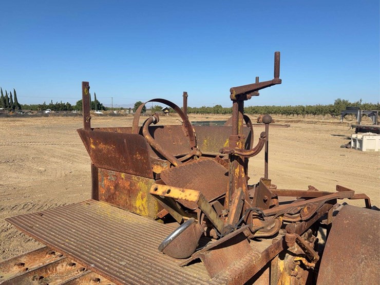 caterpillar-60-image-29