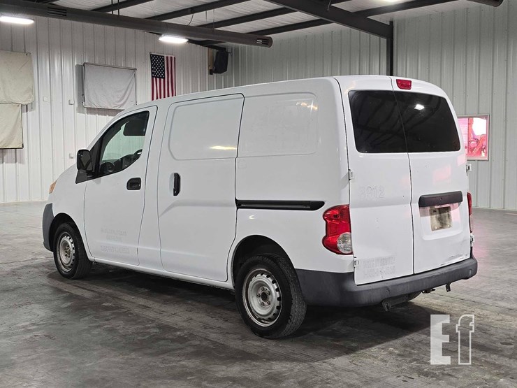 2014-nissan-nv200-image-4