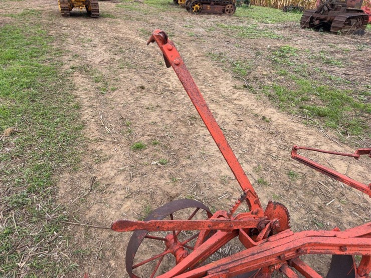 oliver-three-bottom-vineyard-plow-image-7
