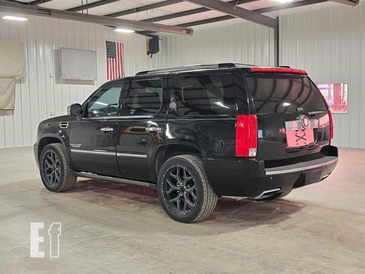 2013-cadillac-escalade-platinum-image-4