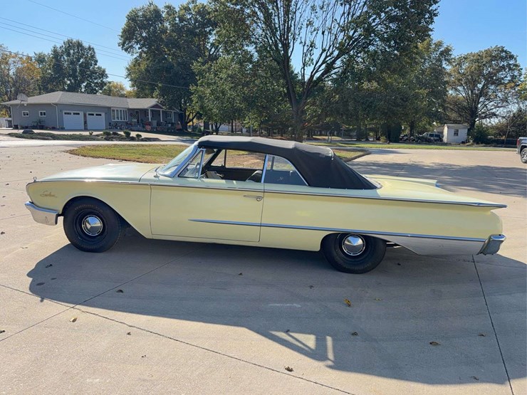 1960-ford-sunliner-image-6
