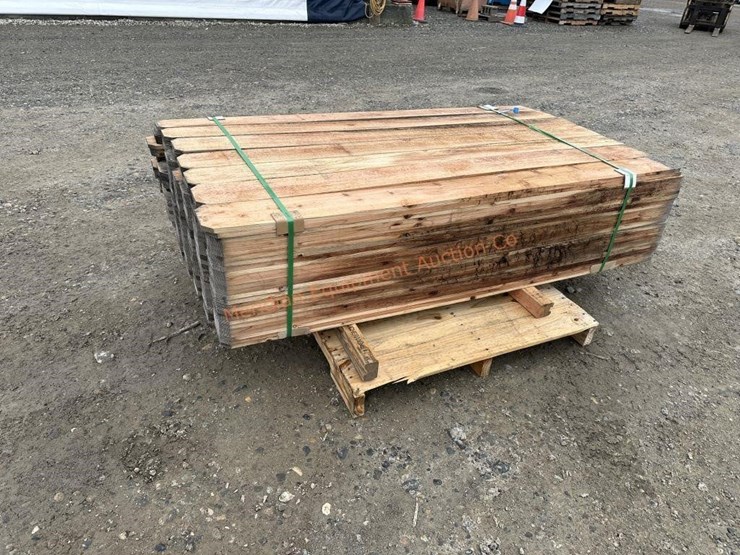 ~189--dog-ear-cedar-fencing-pieces-image-10