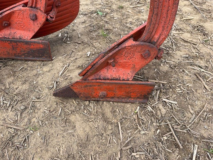 oliver-three-bottom-vineyard-plow-image-15