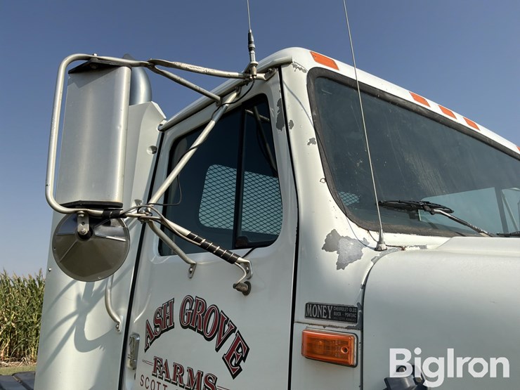 1995-international-8200-t/a-truck-tractor-image-14