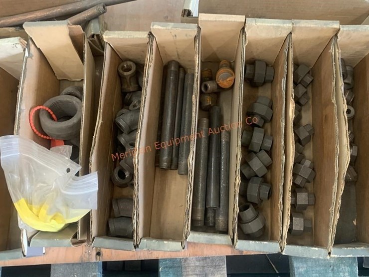 pallet--assorted-pipe-fittings-image-11