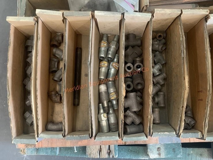 pallet--assorted-pipe-fittings-image-13