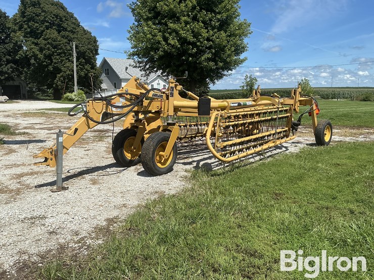 2009-vermeer-r2300-twin-basket-hay-rake-image-1