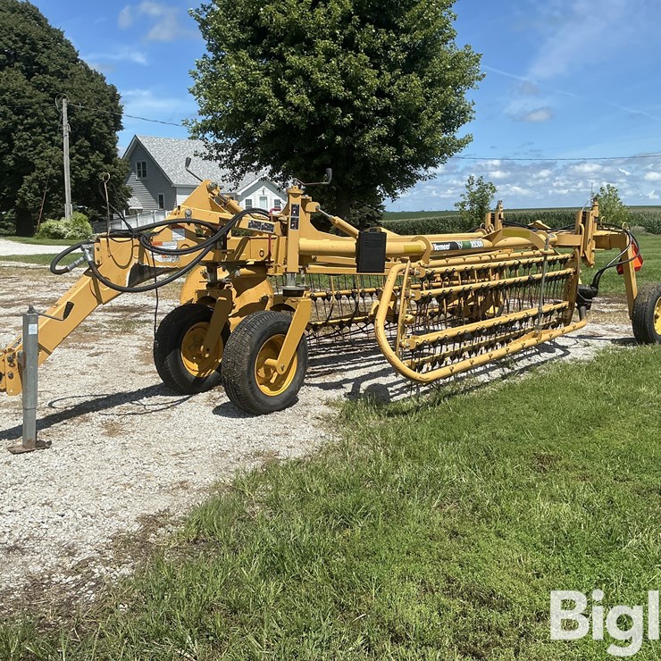 2009 Vermeer R2300 Twin Basket Hay Rake