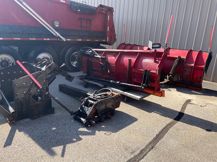 #1503-•-2018-international-7600-quad-axle-dump-truck-(has-wi-title)-with-accessories-image-49