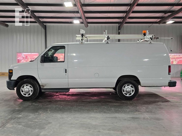 2013-ford-econoline-350-image-5