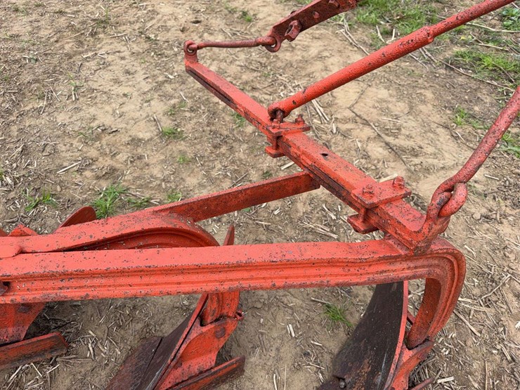 oliver-three-bottom-vineyard-plow-image-12