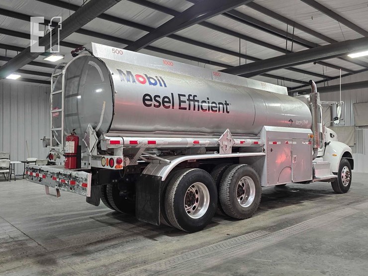 2013-peterbilt-348-image-3