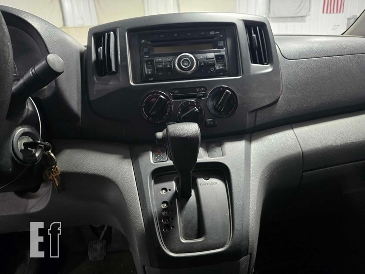 2014-nissan-nv200-image-14