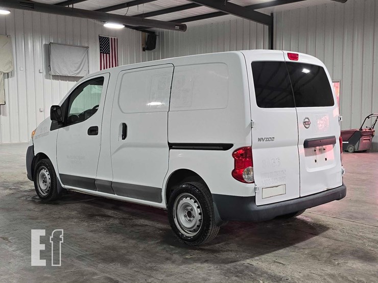 2016-nissan-nv200-image-4