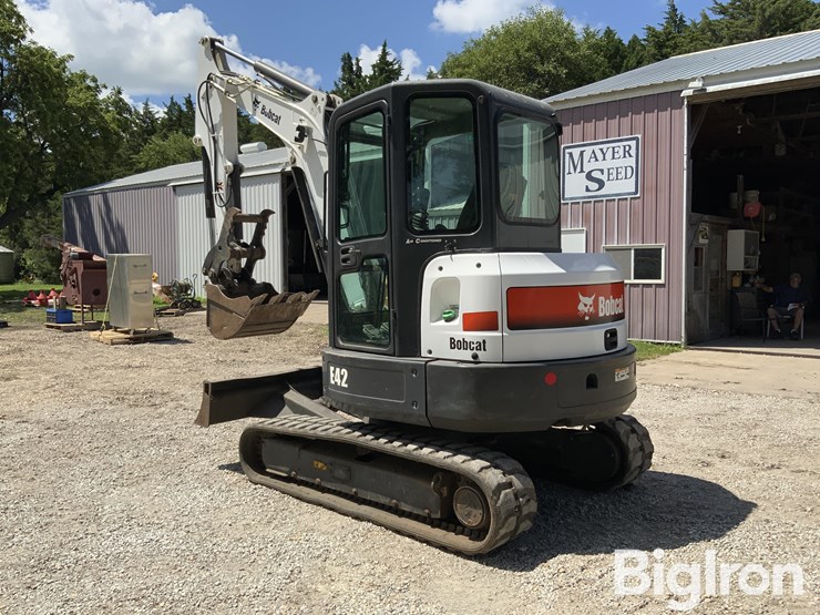2011-bobcat-e42-mini-excavator-image-7