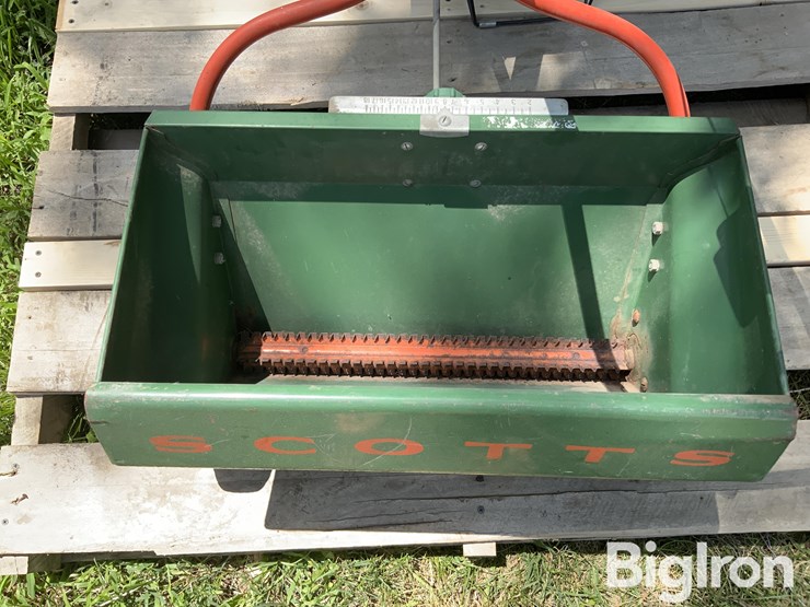 walk-behind-&-pull-type-lawn-spreaders-&-sprayer-image-13