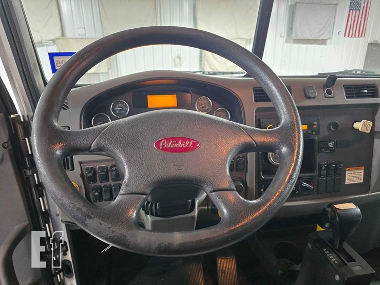 2011-peterbilt-337-image-10