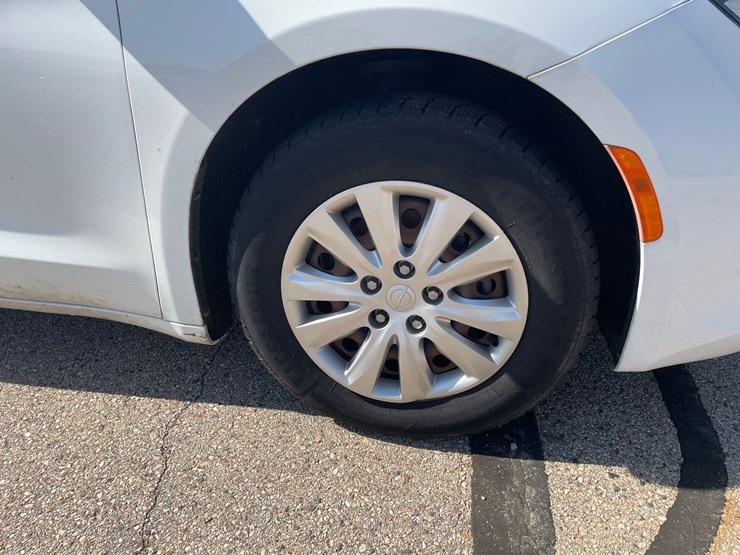 #1516-•-2020-chrysler-voyager-mini-van-(has-wi-title)-image-18