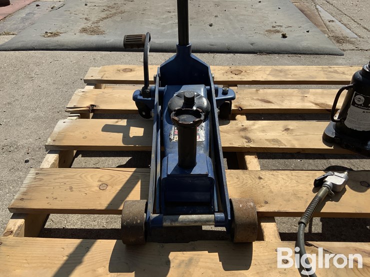 air-actuated-bottle-&-manual-hydraulic-floor-jacks-image-15
