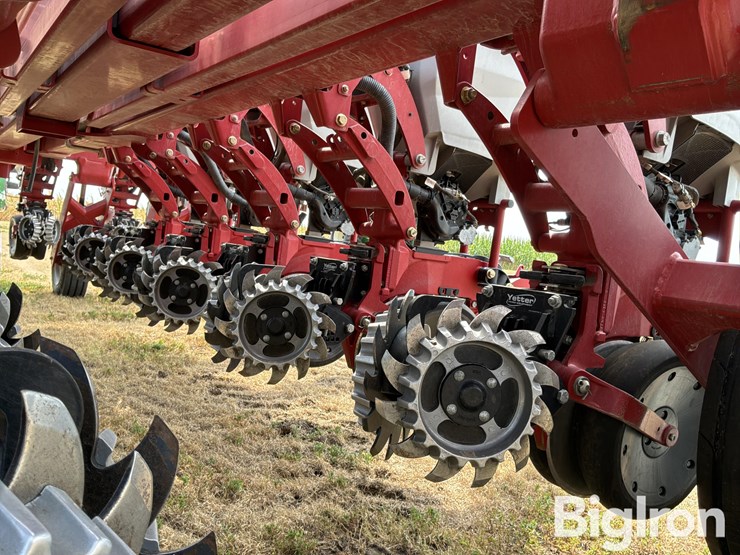 2018-case-ih-early-riser-2150-16r30"-planter-image-17