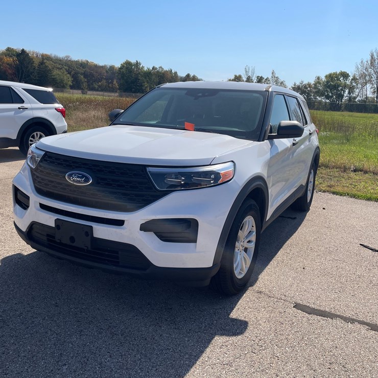 #1526 • 2021 Ford Explorer AWD SUV (Has WI Title)