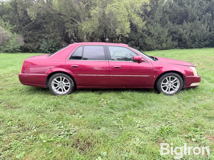 2008-cadillac-dts-performance-sedan-image-4