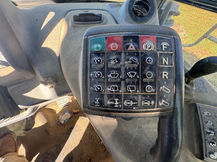 2013-deere-410e-image-14