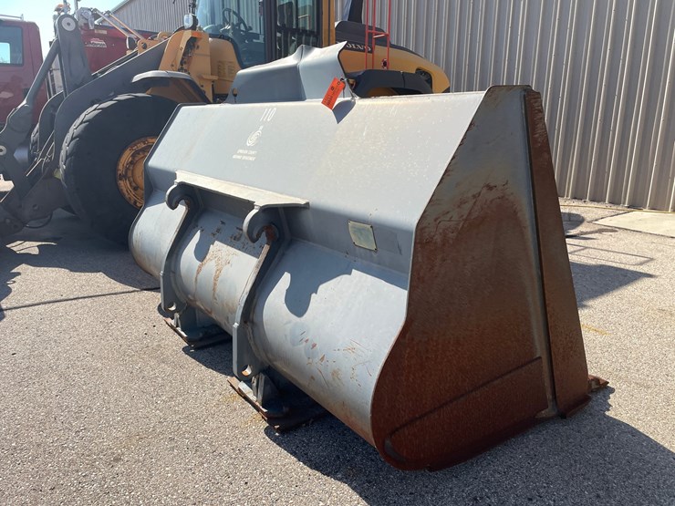 #1501-•-volvo-3-3/4-yard-wheel-loader-bucket-image-4