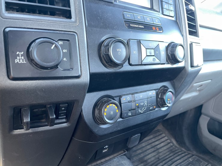 #1523-•-2021-ford-f-250-xl-pickup-truck-(has-wi-title)-image-38