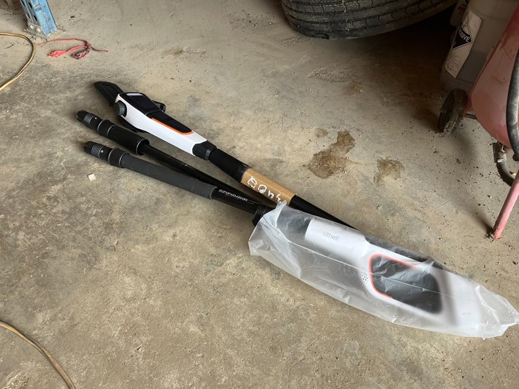 #3402-•-cordless-pole-saw-image-1