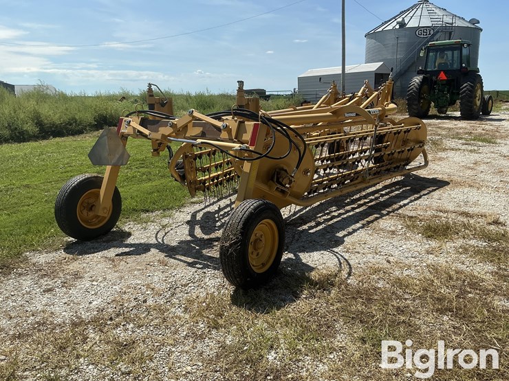 2009-vermeer-r2300-twin-basket-hay-rake-image-5