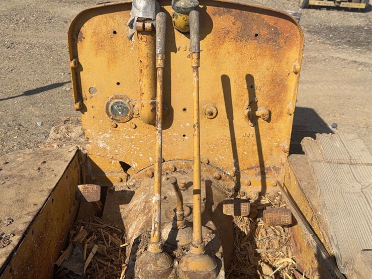 caterpillar-fifteen-image-24