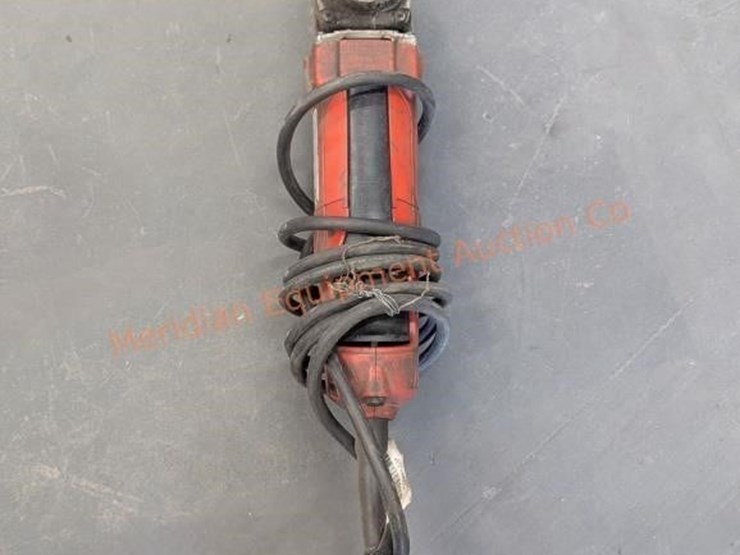 milwaukee-&-makita-4"-angle-grinder-image-8