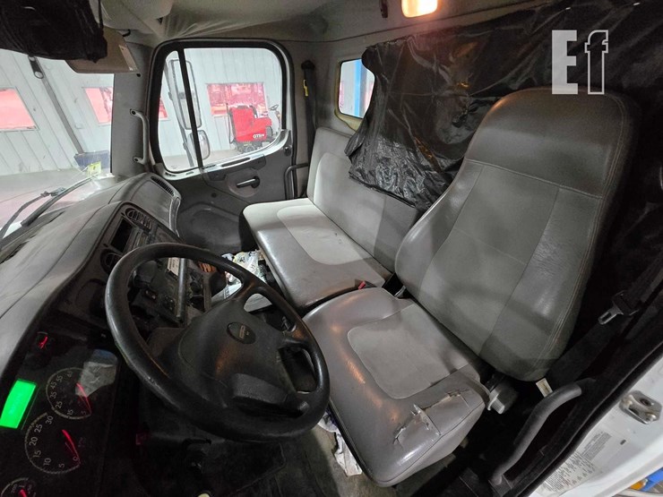 2017-freightliner-business-class-m2-106-6865-image-9