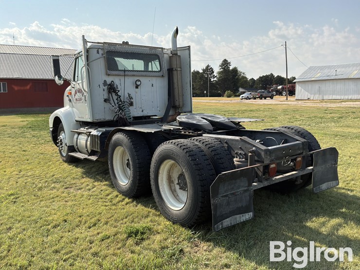 1995-international-8200-t/a-truck-tractor-image-7