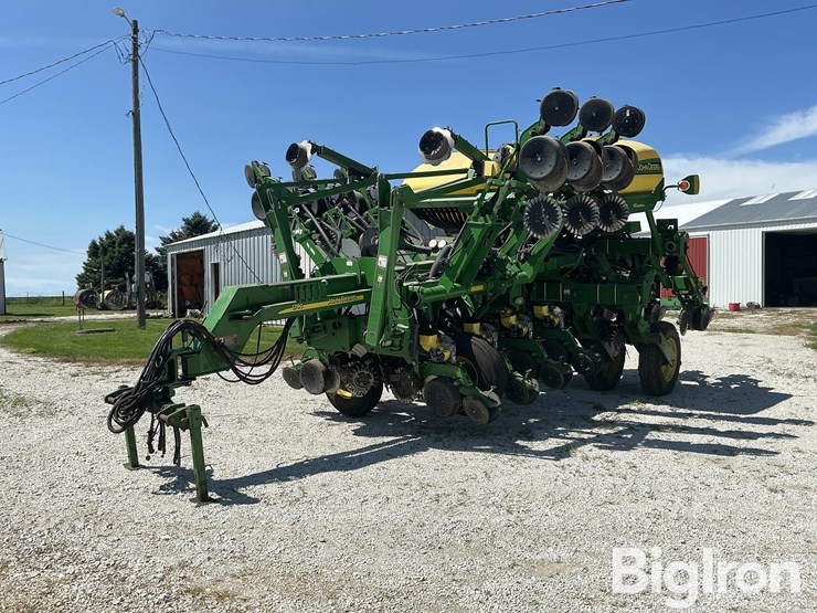 2003-john-deere-1790-ccs-12/23-planter-image-1