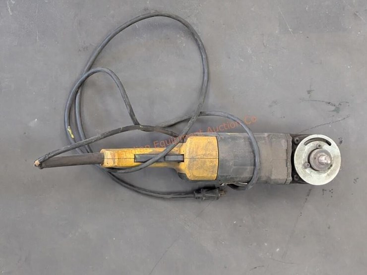 2--7"-angle-grinders---makita-&-dewalt-image-12