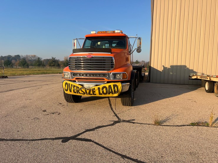 #1511-•-2001-sterling-tri-axle-heavy-haul-day-cab-semi-(has-wi-title)-with-2014-etnyre-tri-axle-lowboy-trailer-(has-wi-title)-image-2