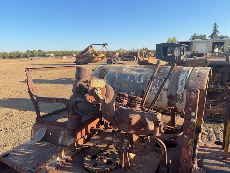 caterpillar-thirty-image-15